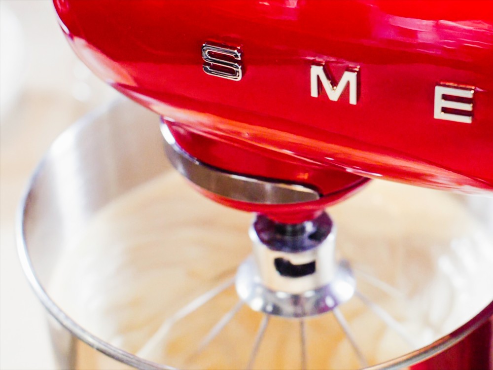 Smeg Retro style kuchyňský robot SMF03, červený